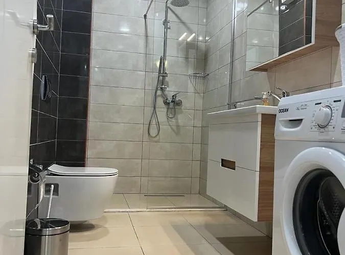 Franci's No1 טיראנה