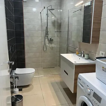 아파트 Franci's No1 티라나